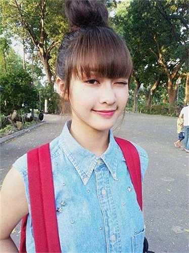 'Còn nói về việc F5 bản thân cho năm mới thì không chỉ riêng ngoại hình, Ngân đang học hỏi rất nhiều thứ để phát triển bản thân mình và chuẩn bị thật tốt cho năm mới'.