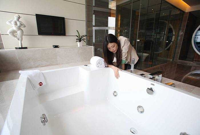 Zhang Xinyan là một người đã tốt nghiệp tiến sỹ ở đại học Nankai đang làm công việc thú vị này