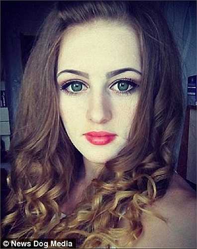 Khuôn mặt xinh đẹp cuốn hút của Julia