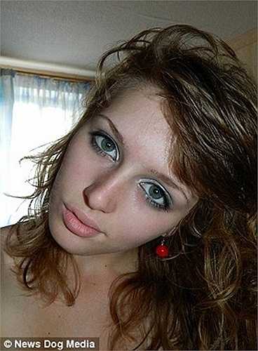 Những hình ảnh của Julia khiến nhiều người không tin cô lại có một thân hình rắn chắc