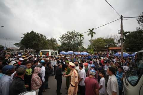 NGuyễn Bá Thanh, ông Thanh, yên nghỉ, mai táng, khóc nấc, tiếc thương