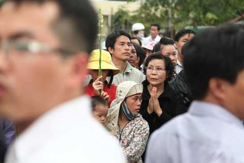 NGuyễn Bá Thanh, ông Thanh, yên nghỉ, mai táng, khóc nấc, tiếc thương