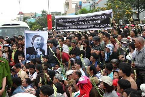 NGuyễn Bá Thanh, ông Thanh, yên nghỉ, mai táng, khóc nấc, tiếc thương