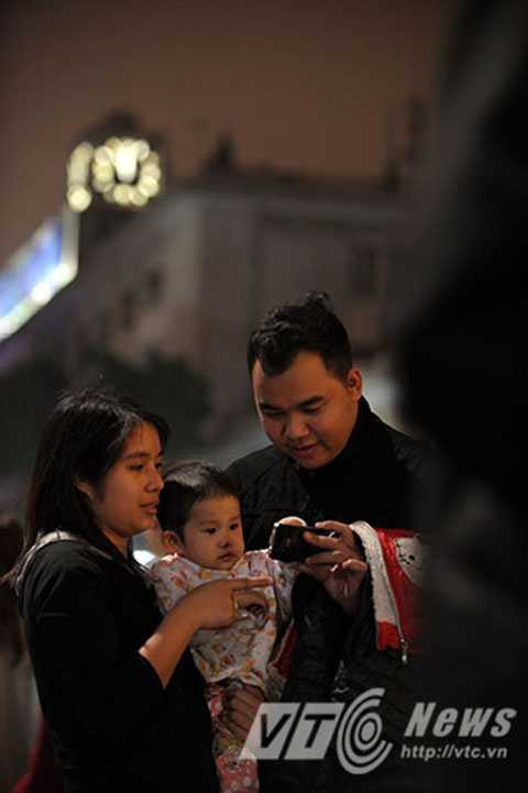 Hà Nội: Tưng bừng không khí đón chào năm mới.