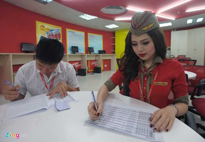 Cô được bầu chọn là gương mặt sáng giá của đoàn tiếp viên, từng dành giải thưởng Miss Sky 2014 của hãng hàng không nơi cô đang làm việc. Thủy còn vinh dự nằm trong top 7 người đẹp tại cuộc thi hoa hậu đại dương 2014 được tổ chức tại Mũi Né, Bình Thuận với danh hiệu người đẹp biển xanh