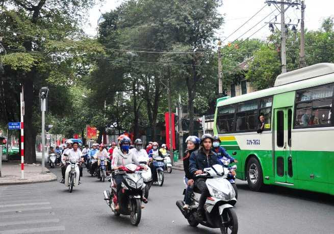 Vẻ bình yên lạ lẫm của Hà Nội ngày đầu năm mới