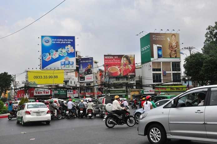 Vẻ bình yên lạ lẫm của Hà Nội ngày đầu năm mới