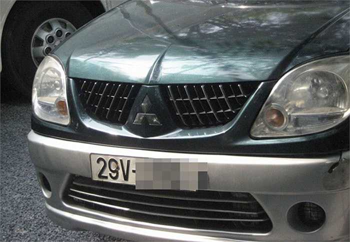 Biển số xe miền Bắc có mặt khá nhiều trước 'khu vườn kỳ lạ'.