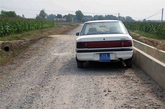 Có cả xe biển số xanh.