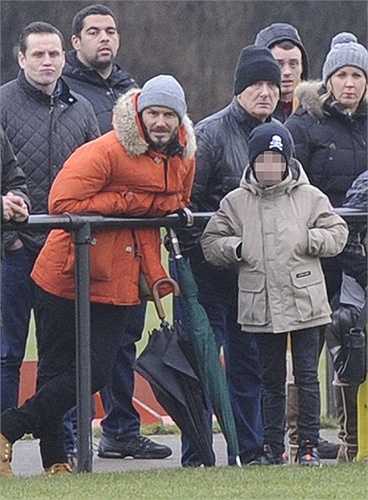 Romeo tiếp bước David Beckham tỏa sáng trong vai trò người mẫu quảng cáo. Romeo hiện làm gương mặt đại diện cho nhãn thời trang danh tiếng Burberry.