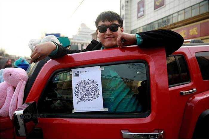 Chàng trai này chia sẻ, đây là chiêu quảng bá sản phẩm thu hút khách hàng, chiếc xe được mượn của người chú