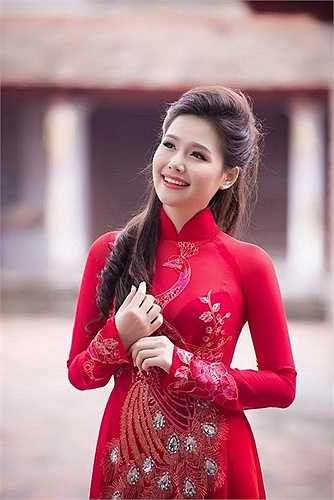 Diễn viên Phương Anh: 'Chúc tất cả mọi người đọc được những dòng chữ chúc mừng này đều may mắn, hạnh phúc, sức khoẻ dồi dào, làm ăn phát đạt, năm mới giàu hơn, vui hơn, sướng hơn năm cũ'. 