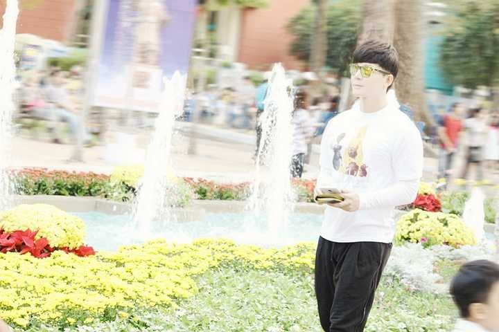 Nam ca sĩ 'Xinh' cũng chia sẻ anh không mặn mà với Tết vì không có gia đình bên cạnh