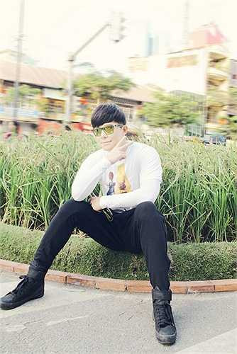 Cùng nhiều sản phẩm âm nhạc do anh tự sáng tác được khán giả và giới chuyên môn yêu mến và công nhận, nam ca sĩ điển trai vẫn tỏ ra chưa hài lòng với những gì mình đạt được. 