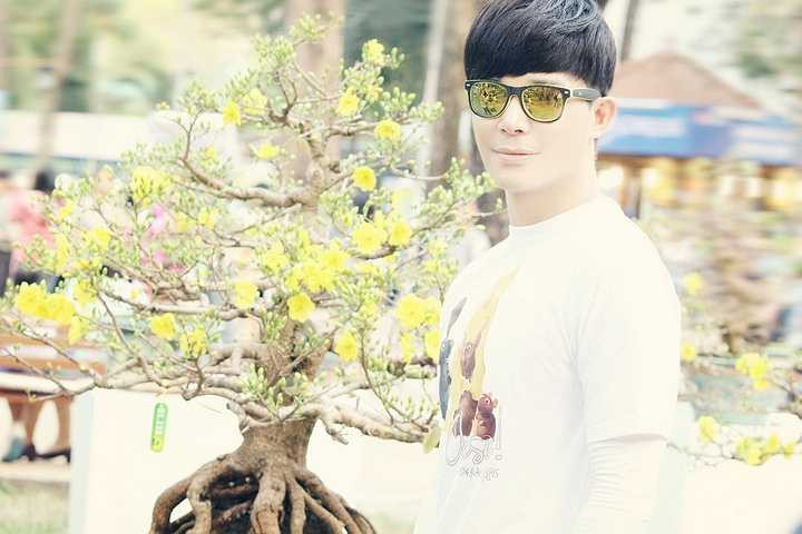 'Thời gian rảnh tôi thích đi coi phim khuya hoặc cafe với bạn bè ở quán quen thuộc gần nhà hoặc đi du lịch'