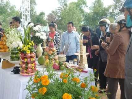 Đà Nẵng, NGuyễn Bá Thanh, ông Thanh, thăm mộ, phủ đầy hoa, người dân đi viếng