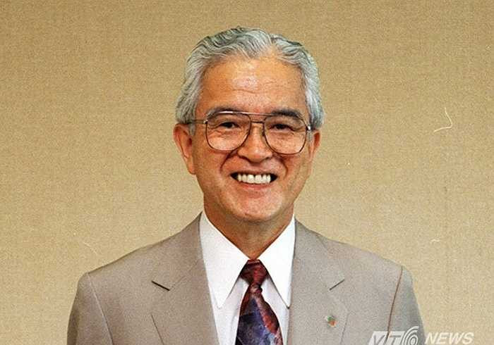 Keiichiro Takahara. Tuổi: 84. Tài sản: 3,3 tỷ USD. Takahara là Chủ tịch kiêm sáng lập Unicharm - hãng sản xuất tã lót, sản phẩm vệ sinh và các đồ dùng chăm sóc cá nhân tại Nhật. Từ năm 2001, con trai ông - Takahisa đã tiếp quản công ty và mở rộng ra quốc tế, với trọng tâm là khu vực Đông Nam Á. 