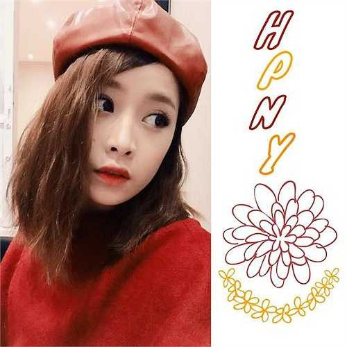 Chi Pu ăn mặc dễ thương đi chơi Tết.