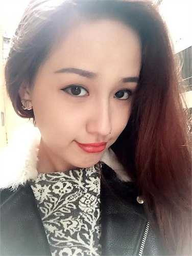 Mai Phương Thúy diện đồ thoải mái đi chơi xuân. Cô tâm sự rằng rất thèm ngủ trong dịp Tết.