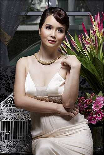 Mai Thu Huyền cũng là mỹ nhân tuổi Mùi. Cô xuất thân trong gia đình có truyền thống nghệ thuật. Năm 1995, Mai Huyền giành giải nhất cuộc thi Học sinh thanh lịch Hà Nội và đến với vai diễn đầu đời trong bộ phim truyền hình Nỗi đau thầm lặng của nữ đạo diễn Đức Hoàn.