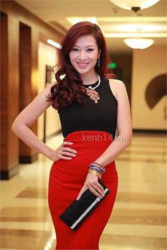 Hiện tại, Thu Hương có một tổ ấm bên người chồng là doanh nhân Nguyễn Hoài Nam và 2 cậu con trai kháu khỉnh. Ở tuổi 36, Thu Hương vẫn giữ được nét tươi trẻ, vóc dáng thon gọn đáng ngưỡng mộ.