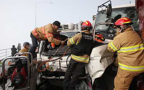 Tai nạn liên hoàn 100 chiếc ô tô ở Hàn Quốc