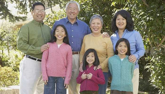 Mùng 3, 4 Tết: Con dâu, con rể sẽ chúc tết và bày tỏ sự yêu kính với bố mẹ chồng, bố mẹ vợ.