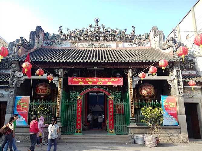 Chùa Bà Thiên Hậu là một trong những ngôi chùa có lịch sử lâu đời nhất của người Hoa ở Thành phố Hồ Chí Minh.