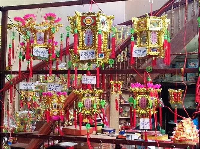 Lồng đèn có giá từ vài trăm ngàn đồng/chiếc