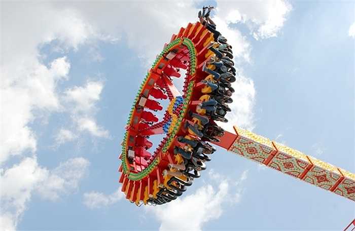 Đĩa bay có đường kính 6m, góc bay đến 115 độ.