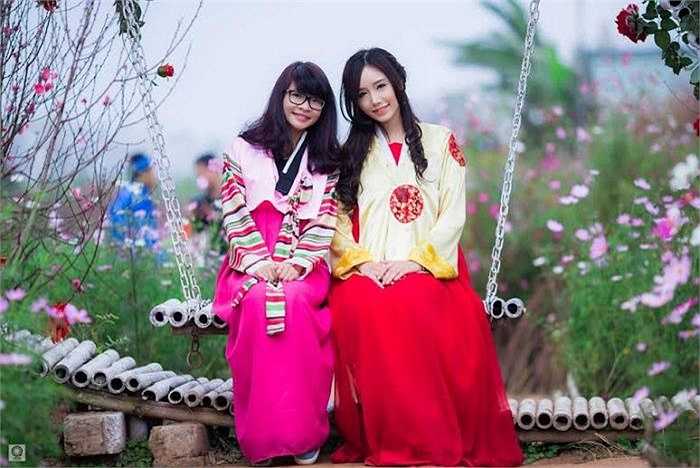 Cô gái xinh đẹp này cũng rất chăm chỉ, tích cực tham gia các hoạt động của trường lớp.