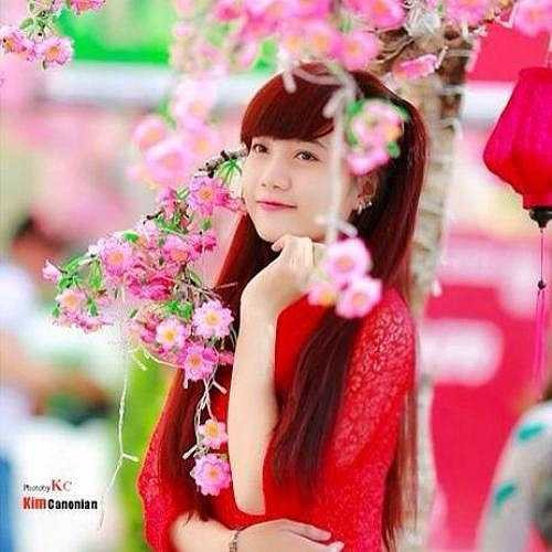 Hot girl Đại học Tôn Đức Thắng Nguyễn Thị Anh Đào xuất hiện với nick name Cherry Nguyễn, Anh Đào được biết đến khi một số clip các bản cover nhạc trữ tình cực hay của cô được mọi người truyền tay nhau.