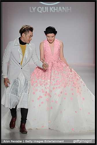 Chiều tối ngày 19/2/2015 (theo giờ địa phương), show diễn của NTK Lý Quí Khánh đã diễn thành công tại The Salon, Lincoln Center, New York. 