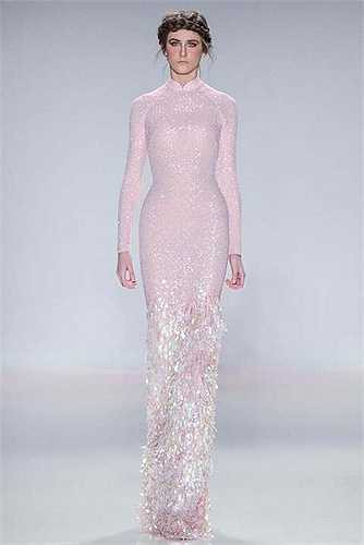 Show diễn của anh được xem là thành công ngoài mong đợi, dàn mẫu quốc tế cùng các top model của Việt Nam đã giúp anh tỏa sáng trong ngày bế mạc tuần lễ thời trang New York.