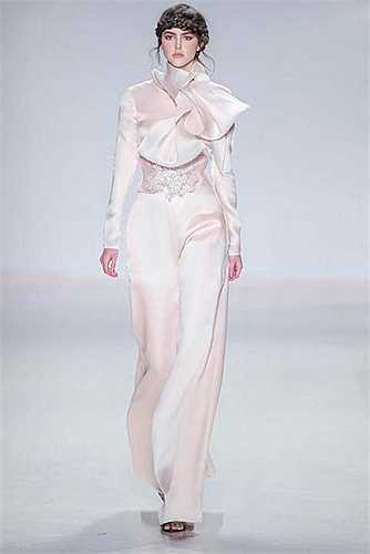 Về bộ sưu tập, anh nói: 'Thiên nhiên đối với tôi là một nguồn cảm hứng vô tận và nét đẹp của người phụ nữ lại là vẻ đẹp hoàn hảo nhất của thiên nhiên'