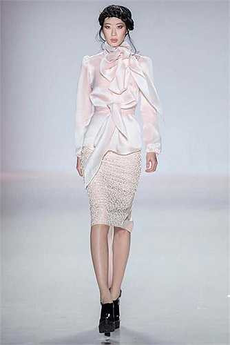 Lý Quí Khánh là một trong số ít NTK Việt Nam và châu Á được mời tham dự show diễn nằm trong khuôn khổ Mercedes BenZ Fashion Week hay còn gọi là New York Fashion Week vào tháng 2/2015. 