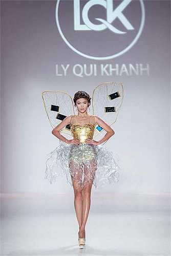 Mâu Thủy và Quỳnh Châu cũng đều sải bước trên sàn runway, hai nữ người mẫu cho biết họ rất tự hào khi được mặc và trình diễn những bộ cánh tuyệt vời của Lý Quí Khánh
