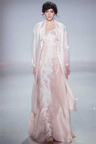 'Đây là lần đầu tiên tôi được trình diễn tại một sân chơi thời trang hàng đầu quốc tế, khán giả là những người có uy tín và tên tuổi trong làng thời trang. Hàng trăm stylist đến từ nhiều nước trên thế giới chứng kiến bộ sưu tập của tôi, tôi cảm thấy rất vui và tự hào'