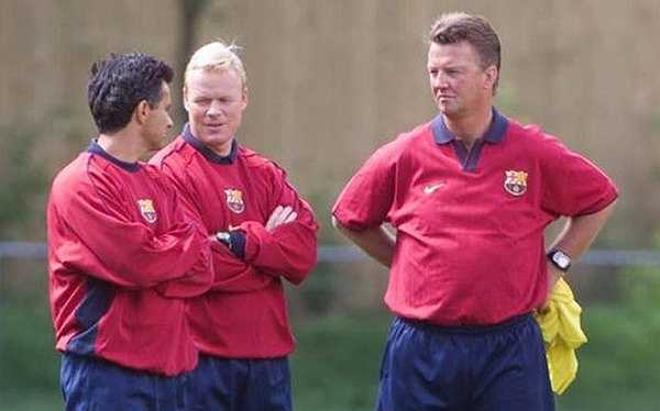 Van Gaal bên cạnh Mourinho và Koeman. Cả 2 học trò cưng của ông đều đang là đối thủ trực tiếp cạnh tranh ngôi vô địch Premier League 2014/15 với Man Utd.