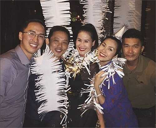 Vốn là người có vóc dáng bé nhỏ, Hà Tăng không bị tăng cân trong giai đoạn bầu bí. Thân hình của cô không mấy thay đổi ngoại trừ vòng hai ngày một to lên. 