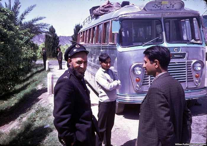 Chiếc xe bus ở Afghanistan cuối những năm 1960