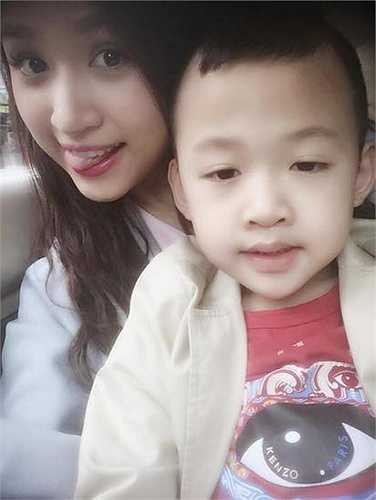 Vân Hugo và bé Bin. 