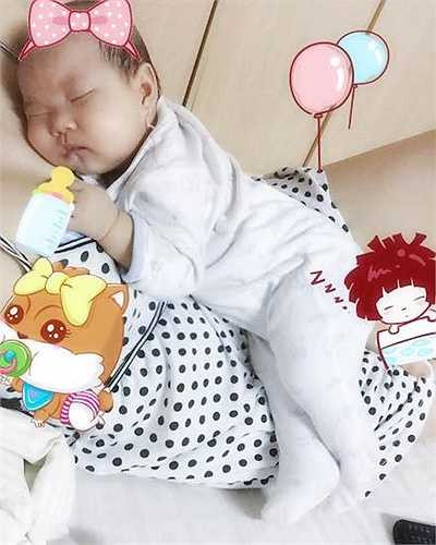 Minh Hà khoe bé Sunny đáng yêu. (Nguồn: 2sao)