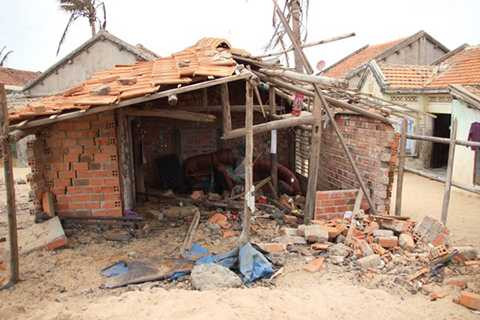 Phú Yên, ăn Tết, sóng biển, thấp thỏm, ngoạm mất nhà cửa, hoang mang