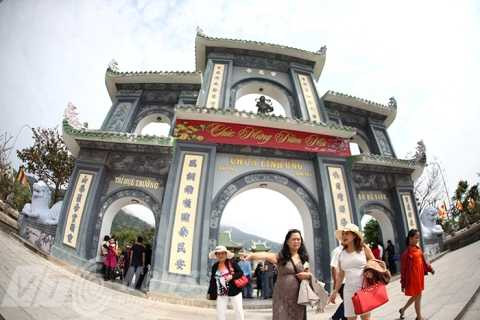 Đà Nẵng, chùa Linh Ứng, Sơn Trà, khách thập phương, vãng cảnh, du khách