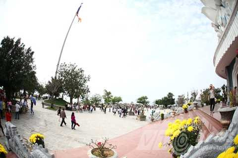 Đà Nẵng, chùa Linh Ứng, Sơn Trà, khách thập phương, vãng cảnh, du khách