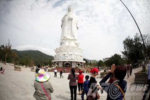 Đà Nẵng, chùa Linh Ứng, Sơn Trà, khách thập phương, vãng cảnh, du khách