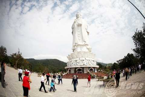 Đà Nẵng, chùa Linh Ứng, Sơn Trà, khách thập phương, vãng cảnh, du khách