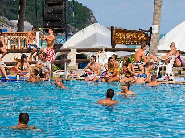 Cân nặng: Bạn có thể áp dụng bơi lội như một phương pháp giảm cân hiệu quả. Việc tập luyện thường xuyên các bài tập giảm cân trong phòng tập có thể khiến bạn nhàm chán và tẻ nhạt. Tập bơi sẽ khiến bạn cảm thấy hứng thú mà vẫn mang lại hiệu quả giảm cân như mong muốn.
