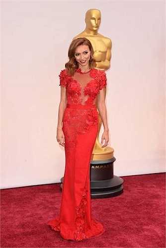 Giuliana Rancic rực rỡ với đầm ren đỏ.